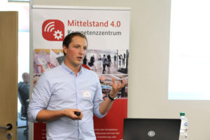 Jan Bömer (shopware) gab praktische Einblicke in Online-Plattformen.
